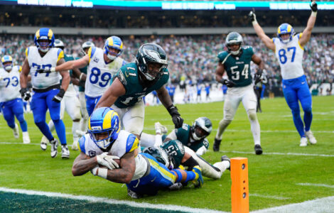 Rams rally behind Stafford, Williams from 10 points down in 4th quarter to beat Eagles 24-20